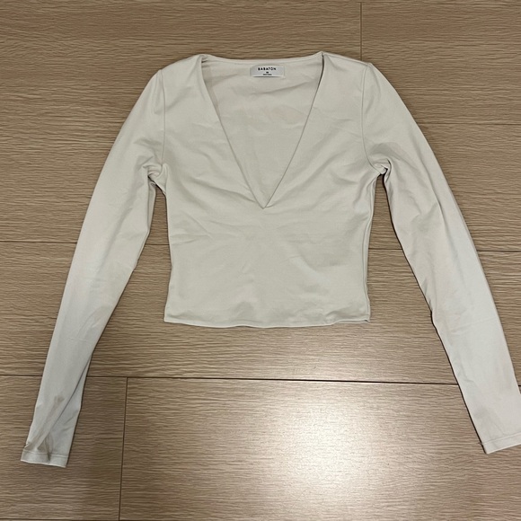 Aritzia Babaton Contour V-neck Longsleeve - Picture 2 of 2